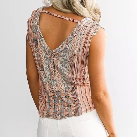 NEW GIMMICKS PIECED CROCHET TANK TOP SIZE: S - Picture 3 of 10